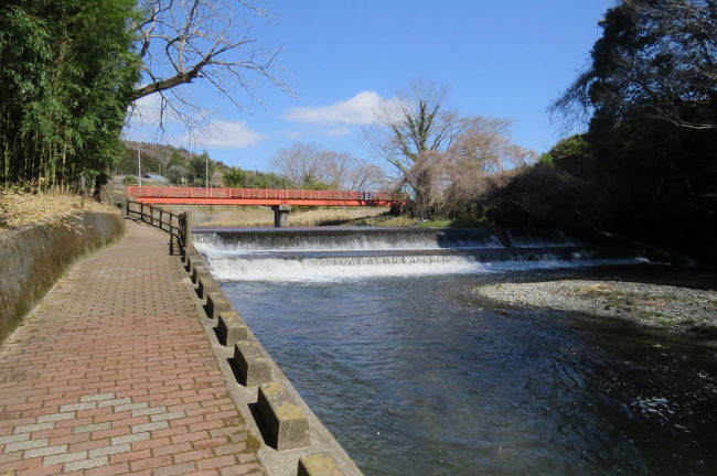 友人に誘われて、那珂川町「カタクリ山公園」にカタクリを見に行きましたが、途中で「御前岩物産センター」裏手を流れる武茂川でバードウォッチングを楽しみました。<br /><br />表紙写真は、御前岩物産センター裏手を流れる「武茂川」の清流です。<br /><br />※ 2017.03.01 位置情報登録