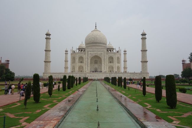 再び仕事でインドに来る機会に恵まれました。週末を挟んだ形になったので、この機会を活かして”世界遺産を訪ねる旅 ｉｎ インド”では絶対に外すことのできない「タージ・マハル」へ足をのばしてみることにしました。<br /><br />インド旅行記の第１弾はデリー市内観光編となります。こちらも是非ご覧ください！<br />http://4travel.jp/travelogue/10874099