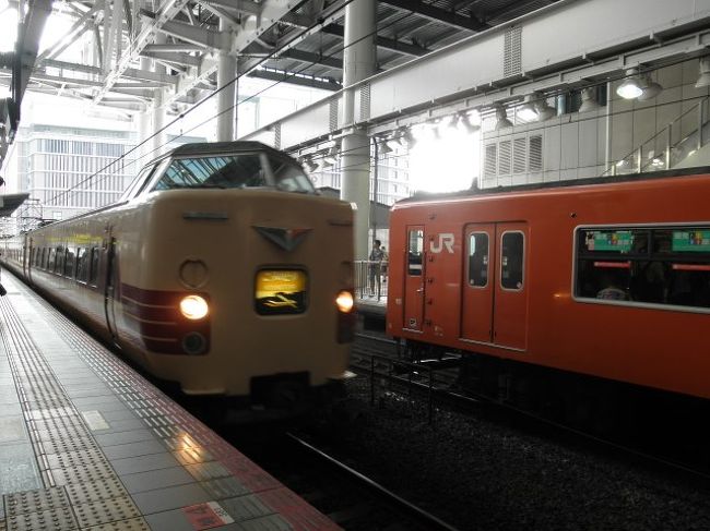 青春１８切符を利用しての旅、今夏第１弾です。<br />でも行きは現地での交通の事情で特急に乗りました。<br /><br />ＪＲ大阪駅で、特急こうのとりと大阪環状線を。<br /><br />さぁ出発です