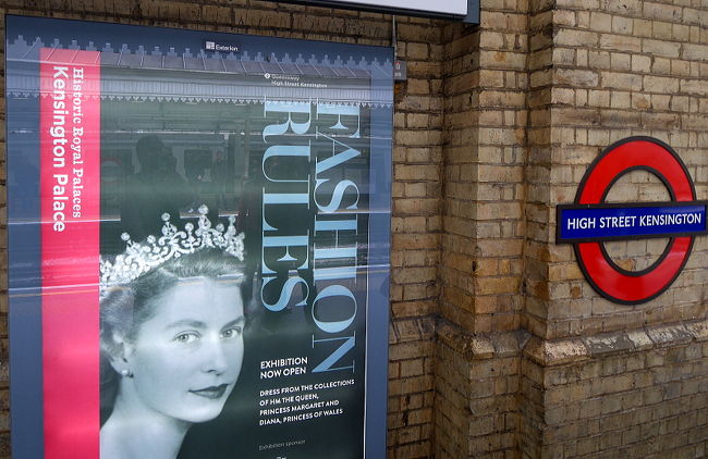ケンジントン宮殿で開催されている「Fashion Rules」とタワー・ブリッジのエキシビションを中心とした旅行記です。<br /><br />「Fashion Rules」では、若かりしエリザベス女王、プリンセス・マーガレット、ダイアナ元妃の３名のエレガントで素敵なドレスが展示されています。<br /><br /><br />「ドイツ　イギリス　フランス　１０日間の旅　６日目　ロンドン編 III 」です。<br />旅程は、まず羽田空港からフランクフルト空港へ飛び、ＩＣＥ鉄道を乗り継いでドイツ国内を周り、ヒースロー空港経由ロンドン滞在。ユーロスターでパリへ行くという１０日間の旅でした。ちょっと弾丸旅行気味だったかもしれません。<br /><br />１０日間の全日程の旅行記は以下のとおりです。<br /><br />ドイツ　イギリス　フランス　１０日間の旅　１日目　フランクフルト編<br />http://4travel.jp/travelogue/10906086<br /><br />ドイツ　イギリス　フランス　１０日間の旅　２日目　バーデンバーデン編<br />http://4travel.jp/travelogue/10906147<br /><br />ドイツ　イギリス　フランス　１０日間の旅　２日目　ハイデルベルク編<br />http://4travel.jp/travelogue/10906166<br /><br />ドイツ　ロマンチック街道の起点　ヴュルツブルクへドイツ鉄道ICEの旅<br />http://4travel.jp/travelogue/10906186<br /><br />ドイツ　イギリス　フランス　１０日間の旅　４日目　ドイツから英国へ編<br />http://4travel.jp/travelogue/10907930<br /><br />ドイツ　イギリス　フランス　１０日間の旅　5日目　ロンドン編 I<br />http://4travel.jp/travelogue/10908244<br /><br />ロンドン　サウス・ケンジントン　自然史博物館　科学博物館　ヴィクトリア＆アルバート博物館　ロイヤル・アルバート・ホール見学<br />http://4travel.jp/travelogue/10909542<br /><br />ロンドン　ケンジントン宮殿（Fashion Rules）＆タワー・ブリッジ　エキシビション<br />http://4travel.jp/travelogue/10912794<br /><br />ロンドン　夜景散策とセントパンクラス駅からユーロスターでパリへ<br />http://4travel.jp/travelogue/10912927<br /><br />世界遺産　パリ　セーヌ川クルーズ大全<br />http://4travel.jp/travelogue/10917165<br /><br />モンマルトルとパリの夜景巡りとグラン・パレ周辺の散策<br />http://4travel.jp/travelogue/10920891<br /><br />世界遺産　ヴェルサイユ宮殿　紀行<br />http://4travel.jp/travelogue/10924090<br /><br />パリ　オペラ座（ガルニエ宮）内部見学<br />http://4travel.jp/travelogue/10927070<br /><br />挑戦！！パリ「ルーヴル美術館」最短主要作品鑑賞コース<br />http://4travel.jp/travelogue/10929907<br /><br />パリ☆アンヴァリッドの軍事博物館<br />http://4travel.jp/travelogue/10934334<br /><br />パリのお散歩〜帰国（最終日）<br />http://4travel.jp/travelogue/10934284