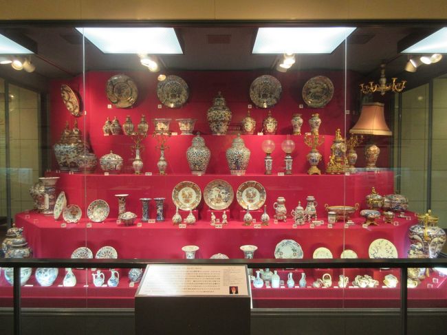 九州陶磁文化館に展示されている「蒲原コレクション」を<br />観てきましたのでご紹介します<br /><br />蒲原コレクションについて<br />蒲原権氏(1896-1987)が収集され、有田町に寄贈されたものだそうです<br />今から300年前に有田で作られ、ヨーロッパに運ばれた里帰りの作品だそうです<br /><br />併せて、陶磁器についての時代考証も展示されていましたので<br />一緒に掲載しました<br /><br />