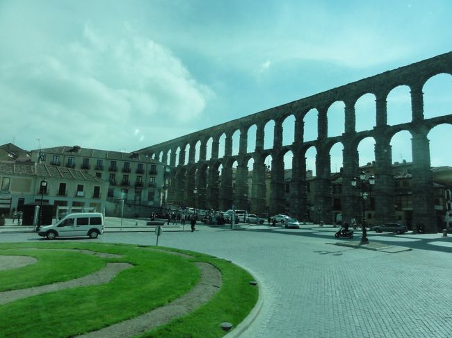 全長700メートルローマ時代の水道橋<br /><br />カスティーリャ王国の中心地として栄えた城砦都市<br /><br />ディズニ―映画白雪姫のモデルのお城等見どころいっぱいです