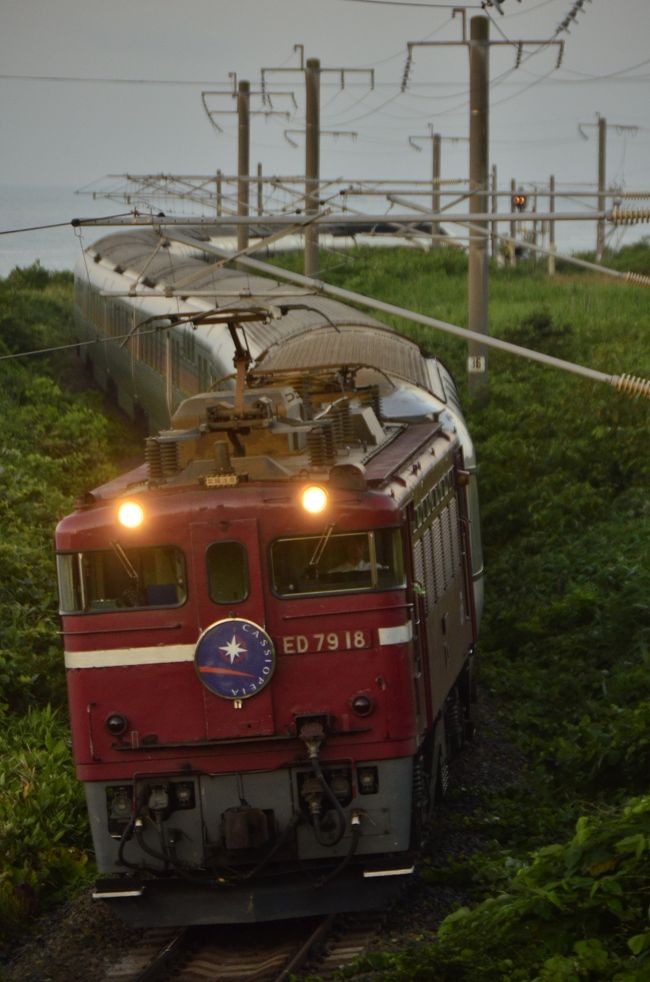 「北海道＆東日本パス」を利用して、夏の北海道（道央・道南地方）を巡るローカル線の旅を満喫してきました。<br /><br />--<br />夏の北海道を巡る旅 ～寝台急行はなます号に乗って北の大地に、そして厚別駅ワープ編～<br />http://4travel.jp/travelogue/10911468<br /><br />夏の北海道を巡る旅 ～美瑛・パノラマロードでサイクリングしてみた（前編）～<br />http://4travel.jp/travelogue/10911549<br /><br />夏の北海道を巡る旅 ～美瑛・パノラマロードでサイクリングしてみた（後編）～<br />http://4travel.jp/travelogue/10911777<br /><br />夏の北海道を巡る旅 ～富良野・ファーム富田の見渡す限りのラベンダーの絨毯を見に訪れてみた～<br />http://4travel.jp/travelogue/10912131<br /><br />夏の北海道を巡る旅 ～夏の富良野・美瑛ノロッコ号に乗って～<br />http://4travel.jp/travelogue/10912224<br /><br />夏の北海道を巡る旅 ～日高線に乗って優駿のサラブレッド達に会いに訪れてみた（前編）～<br />http://4travel.jp/travelogue/10912429<br /><br />夏の北海道を巡る旅 ～日高線に乗って優駿のサラブレッド達に会いに訪れてみた（後編）～<br />http://4travel.jp/travelogue/10912430<br /><br />夏の北海道を巡る旅 ～“キング・オブ・秘境駅”小幌駅に訪れてみた～<br />http://4travel.jp/travelogue/10913853<br /><br />夏の北海道を巡る旅 ～ローカル列車に乗って夏の北海道の新鮮な風を感じる車窓の旅を満喫してみた～<br />http://4travel.jp/travelogue/10913973<br /><br />夏の北海道を巡る旅 ～津軽海峡からの夜明けと夏のトラピスト修道院を見に訪れてみた～<br />http://4travel.jp/travelogue/10914079<br /><br />夏の北海道を巡る旅 ～（番外編）ちょっと変わった秘境駅、津軽今別駅に訪れてみた～<br />http://4travel.jp/travelogue/10914371<br />--<br /><br />津軽海峡からの夜明けを見るために北斗の海岸に向かい、更にトラピスト修道院に訪れてみました。