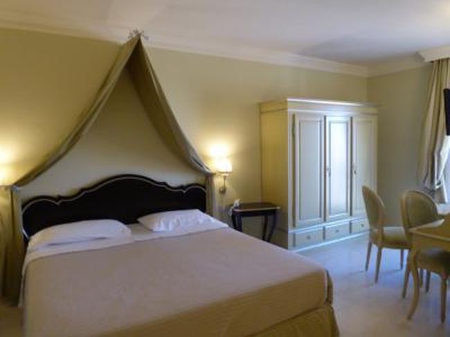 真夏の優雅な南イタリア旅行　Napoli×Puglia♪　Ｖｏｌ３０（第３日目午後）　☆ビエステ（Vieste)：高級ホテル「Palace Hotel Vieste」の優雅なジュニアスイートルーム♪