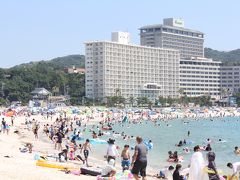 白良浜海水浴場で海水浴とメッセージ花火