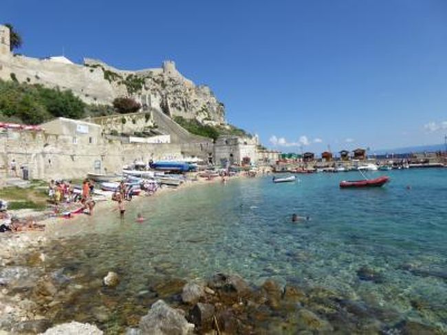 真夏の優雅な南イタリア旅行　Napoli×Puglia♪　Ｖｏｌ４８（第４日目午後）　☆トレミティ諸島（Isole Tremiti）：サン・ニコラ島（I.S.Nicola)の優雅なカフェタイム♪