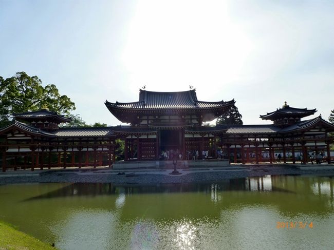 奈良斑鳩　法隆寺を堪能して大阪で友達と別れ<br />京都の知人宅に泊めさせていただき、翌日　最後のひかり東京行きの時間まで<br />たっぷりと京都観光をしてきました。<br /><br />行ってみたいと思いながらも<br />遠いので行けずにいた場所<br />鞍馬<br />貴船<br />宇治平等院<br />そして　100名城スタンプをもらうべく<br />二条城<br /><br />この四つに的を絞り<br />今いる洛西からの乗り継ぎを検索して<br />まずは朝、８時半に最寄駅「阪急京都本線」西向日を出発。<br />終点河原町に降り立ちました。<br />そこから一度も使った事のない路線を乗り継ぎ<br />鞍馬を目指しました。<br /><br />貴船神社のお参りも済ませ<br />二条城でスタンプをゲットして<br />スマホを取りだし<br />乗り継ぎ検索<br />「地下鉄東西線二条城駅」より<br />今日の起点「祇園四条駅」に戻り<br />ロッカーに入れた大きな荷物を取り<br />「京阪本線・京阪宇治線」を乗り継ぎ<br />宇治を目指しました。<br /><br />帰りはＪＲ奈良線で<br />宇治から京都まで「みやこ路快速」で一本で帰る予定を立て<br />宇治滞在時間がわずかだったので<br />大急ぎの観光となりました。<br /><br />お昼ご飯抜きの（「抹茶ソイラテ」で済ませてしまった。笑）<br />南北縦断京都観光いよいよ最終目的地です。