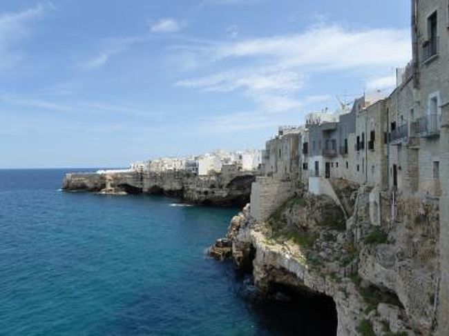 真夏の優雅な南イタリア旅行　Napoli×Puglia♪　Ｖｏｌ７０（第６日目昼）　☆ポリニャーノ・ア・マーレ（Polignano a Mare）：美しい旧市街と断崖絶壁を眺めて♪