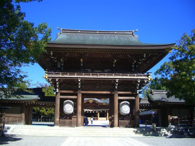 相模国一之宮と称される、霊験あらたかな神社『寒川神社』へいってきました。想像していたよりずっと敷地も広く立派な神社で、圧倒されました！