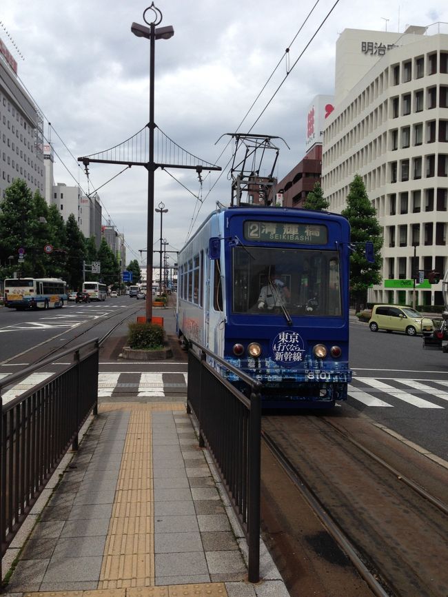 里帰りしてしまなみ海道をサイクリング（岡山市編）<br /><br />今回の岡山行きは、<br />1. 岡山市編:ホテルに泊まりディナーとランチに、トラム乗車。<br />2. 瀬戸内市編:黒田官兵衛関連の福岡城趾見学。<br />3. しまなみ編1:しまなみ海道サイクリングは、前回の尾道編の反対側、今治編です。<br />4. しまなみ編2:高速バスの拠点の福山で、福山城見学と尾道ラーメンを食す。<br /><br />ホテルはビジネスホテルですが、泊まるだけなら十分です。<br />駅からも近いし、インターネットもOK、アメニティ・設備OK、<br />朝食バイキングは、予約で950円と高いのでやめました。<br /><br />備前長船の吉井川河川敷にあるゴルフ場敷地に、<br />福岡市の地名の元になったと言われる、黒田官兵衛の祖祖父のお墓がある、<br />備前福岡の福岡城趾があると言うので、<br />今回は台風の影響で休みだったので見に行きました。<br />川の堤防の中にあるのも不思議ですが、5-6mの小さい丘に、<br />祠と記念碑がありました。