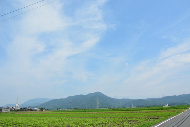 福岡への帰省　まずは12日と13日から参ります。<br />私の生まれ故郷<br />福岡県朝倉郡筑前町長者町<br />福岡市内から約40KM　都会で言えばベットタウンですが<br />福岡ではど田舎　周りは田んぼ　約2KM先に里山が見えます。<br />空気や水の美味しさ・静かさ・過ぎゆく風の心地よさどれも最高ですね！<br />気温は大阪が36℃でしたが故郷では32℃でした