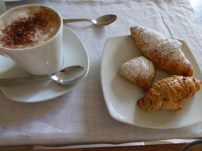 真夏の優雅な南イタリア旅行　Napoli×Puglia♪　Ｖｏｌ１２３（第９日目朝）　☆オストゥーニ（Ostuni)：「La Sommita Relais」の朝食は美味しい♪