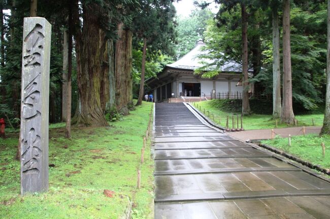 金閣寺の原点もまたこの金色堂のように想えました。