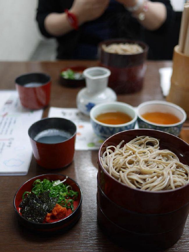 出雲大社をあとに、お腹空いた〜ってことで出雲そばを食べにレッツゴー。