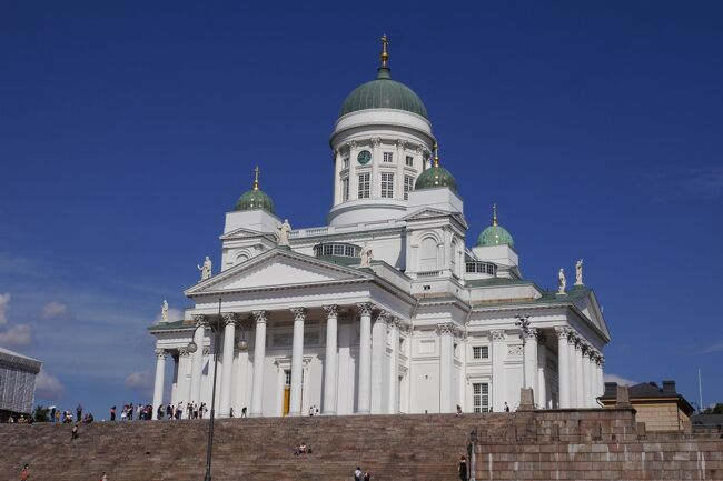 サンクトペテルブルクから高速列車アレグロに乗って4時間弱フィンランドのヘルシンキへ!<br /><br />写真はヘルシンキのランドマーク、大聖堂!!<br />