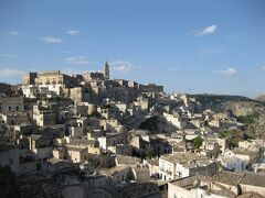 世界遺産　マテーラの洞窟住居と岩窟教会公園