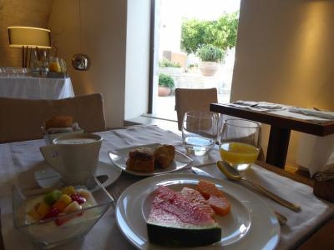 真夏の優雅な南イタリア旅行　Napoli×Puglia♪　Ｖｏｌ１６１（第１０日目朝）　☆オストゥーニ（Ostuni)：ホテル「La Sommita Relais」の優雅な朝食♪
