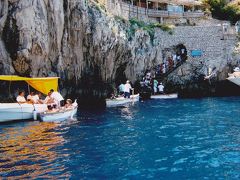 青の洞窟を堪能するイタリア旅行