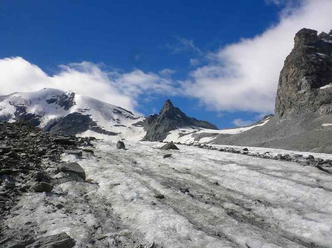 マッターホルンの周りをトレッキングするTour of the Matterhorn.アローラからツェルマットまでのスイス側は、行ったことがあるので、2つの氷河を越えて歩くイタリア側を攻めてみることにしました。