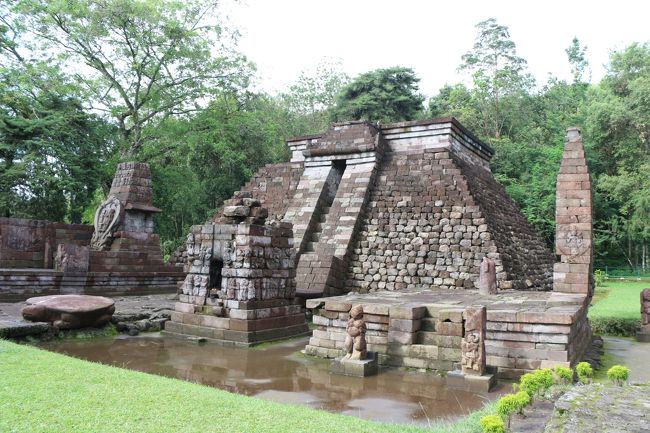 以前のマレーシア（半島＆ボルネオ）・インドネシアの旅の続きです。<br /><br />ボルネオを訪れた後はインドネシアへ。<br />インドネシアはジョグジャカルタからバリ島まで移動しました。<br /><br />インドネシアルピアは大まかに日本円に換算するとゼロを２つ取ったものになります。<br />100ルピア≒１円