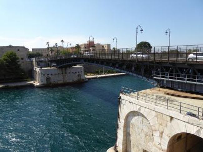 真夏の優雅な南イタリア旅行　Napoli×Puglia♪　Ｖｏｌ１８０（第１０日目午後）　☆ターラント（Taranto）：Ponte Girevole　絶景を眺めながら渡る♪