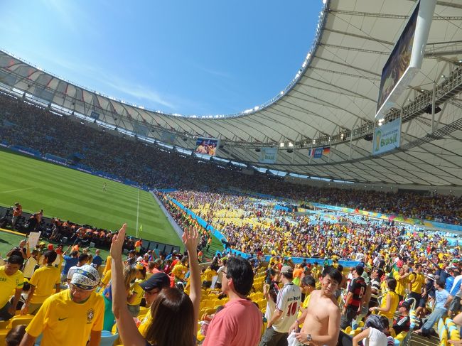 ブラジルW杯の旅は、再びのリオデジャネイロへ。<br />5編に及んだ旅行記もいよいよラストです♪<br /><br />美しきコパカバーナのビーチで過ごした時間、マラカナンで観戦したフランスvsドイツ戦の熱狂、そしてブラジルの勝利の歓喜が再び…。<br />すべてが大切な思い出…、素晴らしい財産となりました。<br /><br />地球の裏側まで行くなんて、最初はどうなることかと思ったけど、終わってみれば本当に最高の旅でした♪<br />ブラジルの美しい風景、サッカーW杯の感動、そしてたくさんの人との出会い…。<br /><br />「旅」はいつも、何か大切なものを与えてくれる。<br />ブラジルの旅でも、そんなことに気付かされました。<br /><br /> Day1 →リオデジャネイロ<br /> Day2 リオデジャネイロ(コロンビアvsウルグアイ観戦)<br /> Day3 →フォス・ド・イグアス<br /> Day4 →イグアスの滝(アルゼンチン側)→サンパウロ<br /> Day5 サンパウロ(アルゼンチンvsスイス観戦)<br /> Day6 →リオデジャネイロ<br />★Day7 リオデジャネイロ<br />★Day8 リオデジャネイロ(フランスvsドイツ観戦)→<br /><br />僕は旅をすることで、さらに遠くへ、遠くへと、いつも次の新しい旅へと向かっていった気がします。<br />いくつもの旅を経て、ようやく地球の裏側まで辿り着いたのが、この旅でした。<br /><br />そしてきっと、この旅もまた、次の新しい旅へと繋がっていくと思います。<br /><br />まだ出会っていない素晴らしい何かを求めて…、また新たな旅へ!!