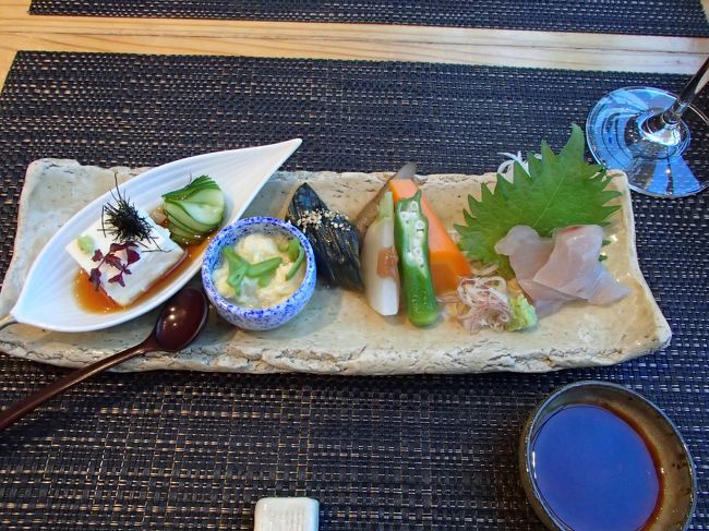 7月12日(土)にレッサーパンダコミュのオフ会＠海遊館のお誘いがあり、参加させていただくことにしました。<br />ちょうど一休からのメルマガでスイートルームが半額のプランを見つけたので、「ウェスティン大阪」にオフ会前日に泊まることにしました。<br />そしてせっかくなら夕食も梅田のどこかで美味しいものを食べようと選んだのが、ハービスPLAZA ENT５Ｆにある『山水の技』という天ぷら店です。<br /><br />窓際席で大阪の夕景を眺めながらの食事はとても美味しかったです！♪