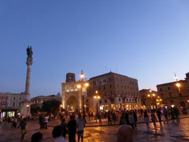 真夏の優雅な南イタリア旅行　Napoli×Puglia♪　Ｖｏｌ２１７（第１１日目夜）　☆レッチェ（Lecce）：ロゼワイン祭り「Charme in ROSA」から急いでレストランへ向かう♪