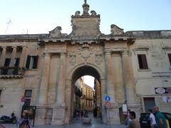 真夏の優雅な南イタリア旅行　Napoli×Puglia♪　Ｖｏｌ２３０（第１２日目夕）　☆レッチェ（Lecce）：黄昏のレッチェを歩く♪南門Porta San Biagioを眺めて♪