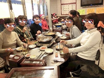 過去に一緒に旅したメンバーを中心に、貯まったマイルを使ってソウルに行ってきました。マイルが足りない人は自腹です! 行きの飛行機は一緒だったけれど、帰りは仁川発と金浦発の二手に分かれ、ホテルも二つという旅慣れた私達なのでした。<br /><br />文中の【 】内は韓国ドラマのタイトルです。<br /><br />★12/17 羽田発ソウル金浦空港到着、明洞聖堂・NANTA<br />★12/18 ソウル、MBCドラミア<br />12/19 ソウル、景福宮・北村<br />12/20 仁川空港より成田へ