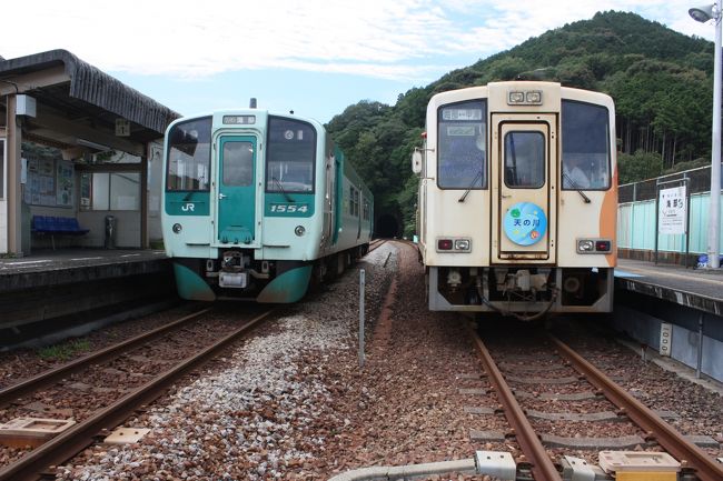 ２０１４年夏、四国グリーン紀行を利用して、四国全県を回ってきました。<br />旅の目的は、<br />　①四国のＪＲ線、土佐くろしお鉄道を完乗する。<br />　②足摺岬、室戸岬へ行く。<br />　③宇和島、宿毛間のバスに乗る。<br />　④長距離フェリーに乗る。<br />でした。<br />台風１２号と１１号の合間をつき、列車運休の影響を受けることなく、ほぼ予定通り回ることができました。<br />その１６は、ＪＲ牟岐線乗車編です。<br /><br />その１　出発・オーシャン東九フェリー乗船１日目編http://4travel.jp/travelogue/10914961<br />その２　オーシャン東九フェリー乗船２日目・徳島上陸編http://4travel.jp/travelogue/10915010<br />その３　丸亀散策編http://4travel.jp/travelogue/10915141<br />その４　松山散策編http://4travel.jp/travelogue/10915414<br />その５　大洲散策編http://4travel.jp/travelogue/10916026<br />その６　宇和島散策編http://4travel.jp/travelogue/10916488<br />その７　宇和島～宿毛バス乗車編http://4travel.jp/travelogue/10916901<br />その８　土佐くろしお鉄道宿毛線・中村駅～足摺岬バス乗車編http://4travel.jp/travelogue/10919661<br />その９　足摺岬編http://4travel.jp/travelogue/10919826<br />その１０　足摺岬～中村駅バス乗車編http://4travel.jp/travelogue/10920191<br />その１１　土佐くろしお鉄道中村線乗車・高知散策編http://4travel.jp/travelogue/10920457<br />その１２　土佐くろしお鉄道ごめん・なはり線・奈半利駅～室戸岬バス乗車編http://4travel.jp/travelogue/10920949<br />その１３　夕刻の室戸岬編http://4travel.jp/travelogue/10921429<br />その１４　朝の室戸岬編http://4travel.jp/travelogue/10924266<br />その１５　室戸岬～甲浦駅バス・阿佐海岸鉄道阿佐東線乗車編http://4travel.jp/travelogue/10926345