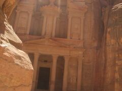 ヨルダン一人旅　映画「インディ・ジョーンズ」で有名なペトラ遺跡は、アンマンから日帰り可能　アンマン市内や近郊都市も楽しい