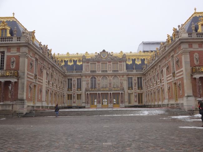 明日は朝早く帰国となるので今日は旅行の最終日となります。<br />まずはベルサイユ宮殿へ行きます。<br />あとは行けてない場所にとりあえず行こうということになりました。