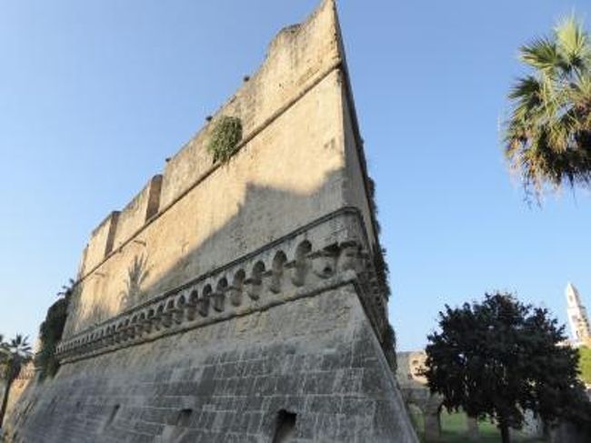 真夏の優雅な南イタリア旅行　Napoli×Puglia♪　Ｖｏｌ３２７（第１７日目午後）　☆バーリ（Bari)：バーリ城「Castello Svevo Normanno」を優雅に眺めて♪