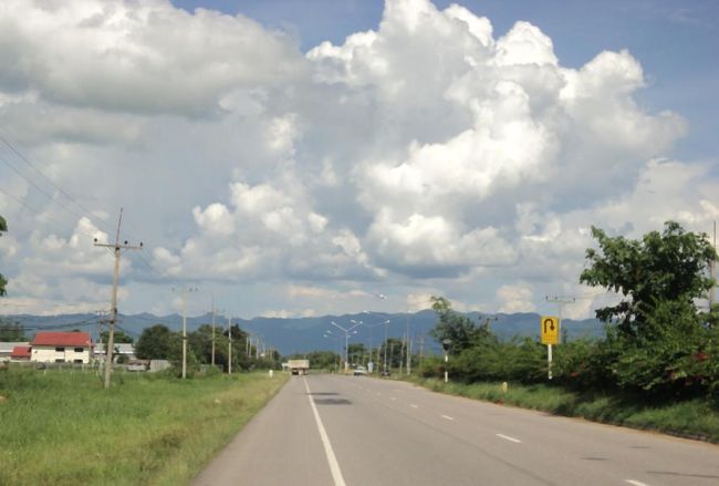北タイ・パヤオ県の9つの郡を回ってみますた。<br /><br />やっぱり何も無かったけど・・・バイクで一人旅、最高っす♪<br /><br />* BGMはこれな ↓<br /><br />http://www.youtube.com/watch?v=0ZwpfIeurRM<br /><br />オイラのテーマ曲だぜ♪