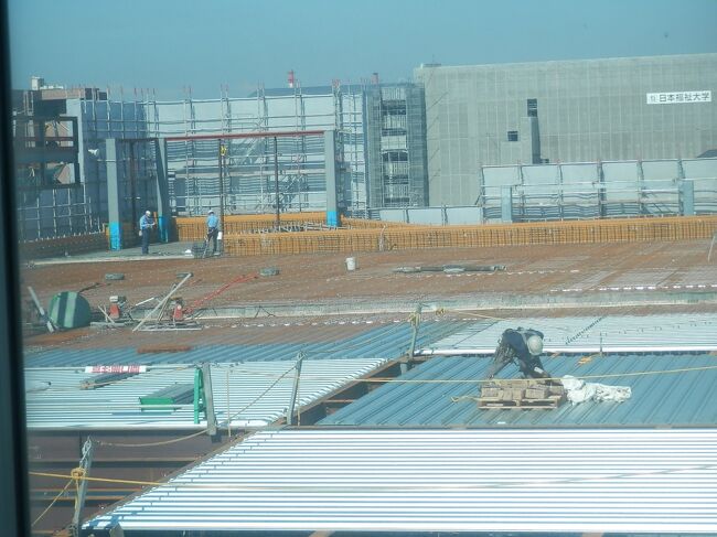 3火曜柴田へ行く途中の大田川駅まえ工事<br />写真は１４０９０９－０９１７．大田川駅工事。黄色いロープが張り巡らされてる。これは命綱だった。作業員はフックを掛け替えながら、移動して作業するのを見せてくれた。<br />１４０６０３．火曜。柴田に行く。<br />１４０９０７．日曜。太田川駅。