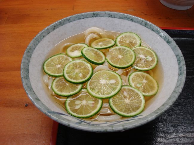 2年前初めて本場香川のうどんを食べて、すぐにでもまた行きたいと思いつつ<br />なかなか実現しなかったうどん巡礼。<br />3連休を使って日帰り弾丸で香川県まで行ってきました!<br /><br />深夜出発〜深夜帰りのほぼ24H旅。<br />身体的にはきつかったけど、うどんはやっぱり美味しいくて感動♪<br /><br />2年前行った5軒とは違うお店を1日で巡ってきました!!!