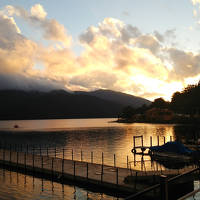 紅葉には、まだ早いけど・・・刈込湖・切込湖ハイキング①　夕暮れの中禅寺湖畔を散策♪