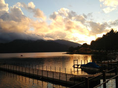 紅葉には、まだ早いけど・・・刈込湖・切込湖ハイキング①　夕暮れの中禅寺湖畔を散策♪