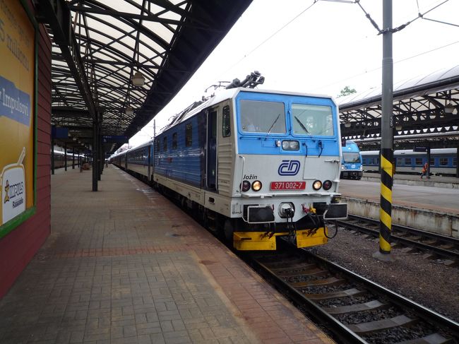 ドイツ/ケルンからCNL(City Night Line:夜行列車）でプラハへ。２人個室の旅です。表紙の写真は翌朝プラハに到着した列車です。