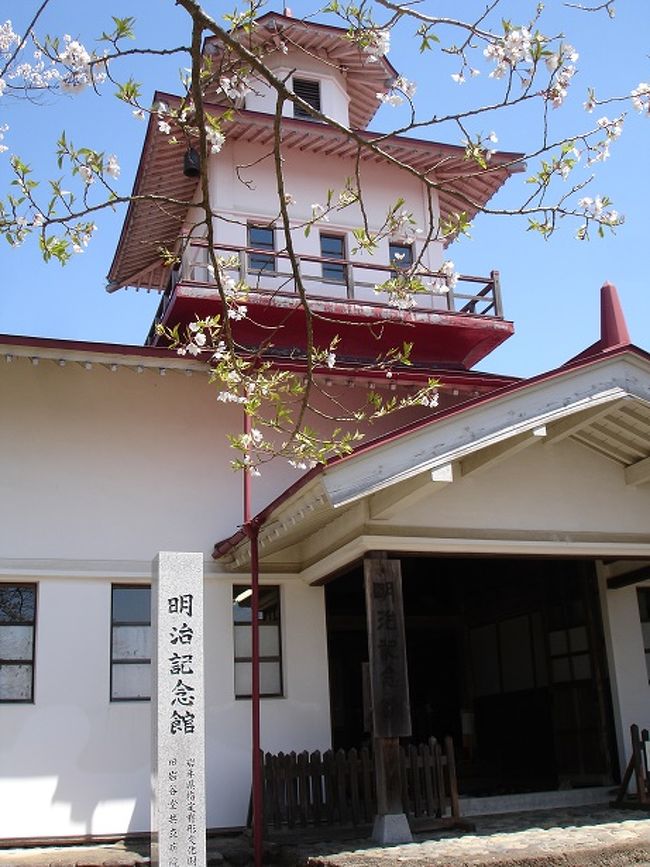 江刺地区は昔から文化人や偉人を輩出してきたので,とても見どころの多い体験ができました。特に昭和のノスタルジックさを味わいたい方にはおすすめの明治記念館です。2階からお寺が見えちょうど桜の咲く時期でお花見もできました。