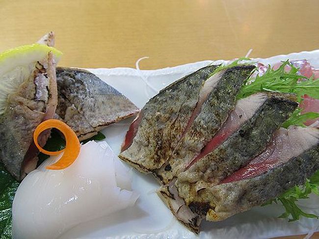 京急で品川から1時間。<br />三浦半島の松輪海岸というところの松輪サバが有名と聞き、サバを食べに日帰りで三浦半島に行ってきました。<br />天気はイマイチでしたが、一度行ってみたかった横須賀美術館にも行くことができました。<br />
