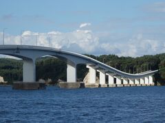 能登島大橋を渡って，本土に帰る。こっちの橋もおもしろい。