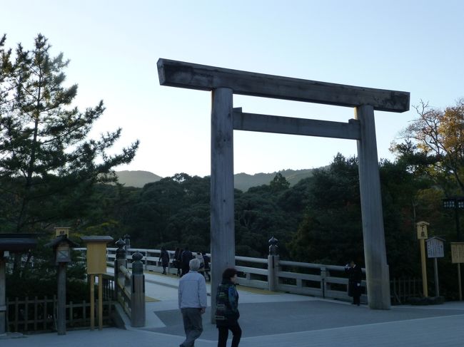 式年遷宮の伊勢神宮へ家族が行ってみたいということで、数十年ぶりに伊勢神宮へ。<br />宿は鳥羽で牡蠣のフルコース。<br />そして帰りは紅葉のきれいな京都へ。