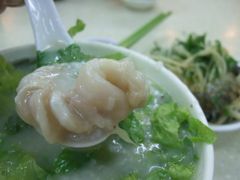 魚トに有皮羊肉麺・100万ドルの夜景を一度も見ない香港ひとり旅　（1）