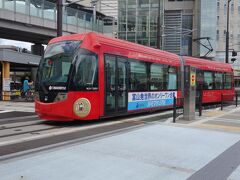 高岡駅前をお散歩。きれいな駅です。