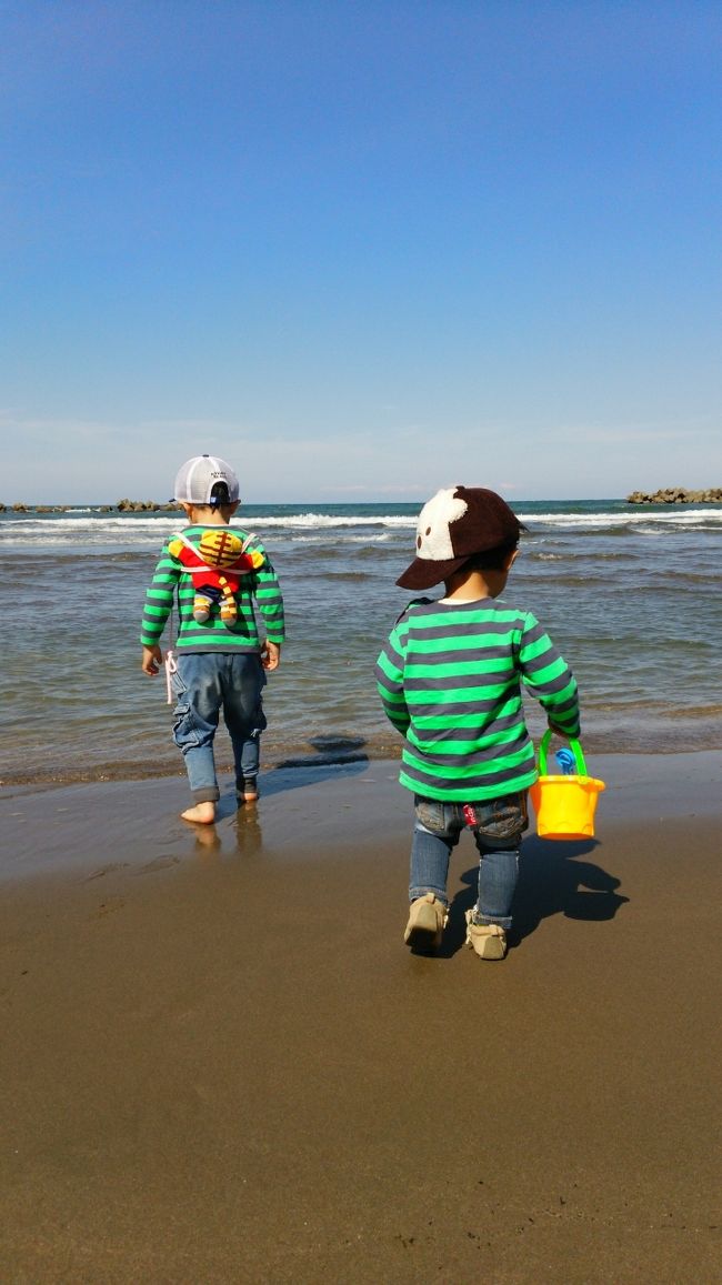 9月も下旬に突入ですが海を見にいざ新潟に！1歳と4歳の兄弟を連れて行ってきました。旅行と言うには正直疑問がありますがフォートラベル超初心者！練習がてらと言うことでお許し願いますm(。≧Д≦。)m<br />