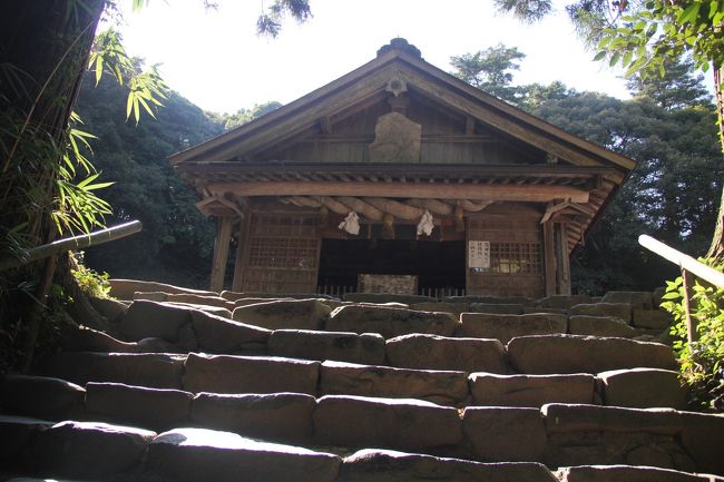 9/19-23に鳥取＆島根に行ってきました。<br /><br />9/23最終日は、午前：松江の神魂神社参拝<br />午後：玉造温泉の玉作湯神社へ参拝<br />夜：米子鬼太郎空港より帰宅の途へ<br /><br /><br />旅行の概要は以下の通りです。<br /><br />9/19<br />午後：米子鬼太郎空港着<br /><br />9/20<br />午前：松江八重垣神社<br />午後：鳥取花回廊<br />夕方：宿泊先のオーベルジュ天空へ<br /><br />9/21<br />終日：大山登山。登山後、大山寺近くの足湯でひと休み<br />夕方：宿泊先のはわい温泉へ<br /><br />9/22<br />午前：鳥取砂丘<br />午後：鳥取市内でランチ、倉吉の白壁見学＆松江に向けて移動<br /><br />9/23<br />午前：松江の神魂神社参拝<br />午後：玉造温泉の玉作湯神社へ参拝<br />夜：米子鬼太郎空港より帰宅の途へ