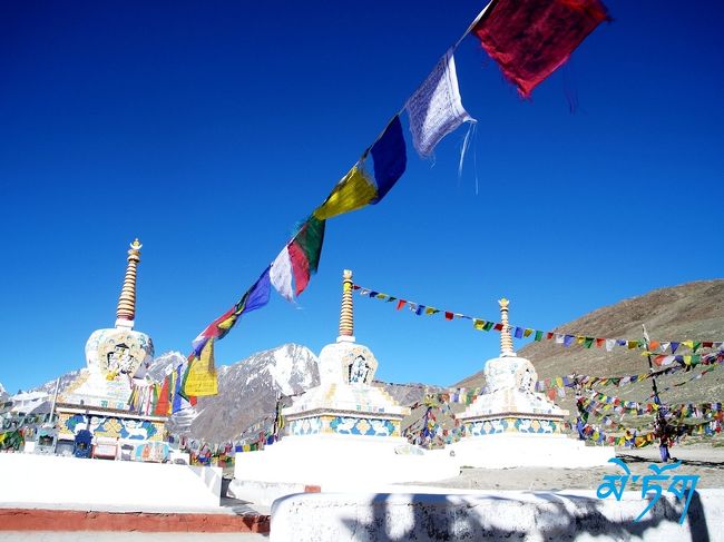 インド・ヒマーチャルプラデーシュ州、チベット自治区との国境寄りに位置し、<br />広大な渓谷が広がる地、スピティに行ってきました。<br />9日間のお休みでは時間的に厳しい行き先な上、<br />国内便CXLにより14時間の夜行バス往復＋10時間のジープ移動往復と<br />移動時間が多く、マナリ往復による高山病の心配もありましたが、本当に行ってよかった。<br />隠れたチベット文化圏のこの地を４日間で駆け抜けました<br />※時間が限られていた関係で、マナリからカザ往復はジープチャーター。<br />時間があればバス移動も可能。<br /><br />8/16（土）成田→北京乗り換え→インド　（デリー泊）<br />8/17（日）デリー→夜行バスでマナリへ（車内泊）<br />8/18（月）1030頃マナリ着、午後カザへ向けて出発<br />8/19（火）キーゴンパ、キッバル村、カザ着（カザ泊）<br />8/20（水）タボゴンパ、ダンカルゴンパ、ラルーンゴンパ（カザ泊）<br />8/21（木）カザ→マナリ（マナリ泊）	<br />8/22（金）マナリ観光、夜行バスでデリーへ（車内泊）<br />8/23（土）デリー着、深夜便発<br />8/24（日）北京乗り換え→成田着<br />