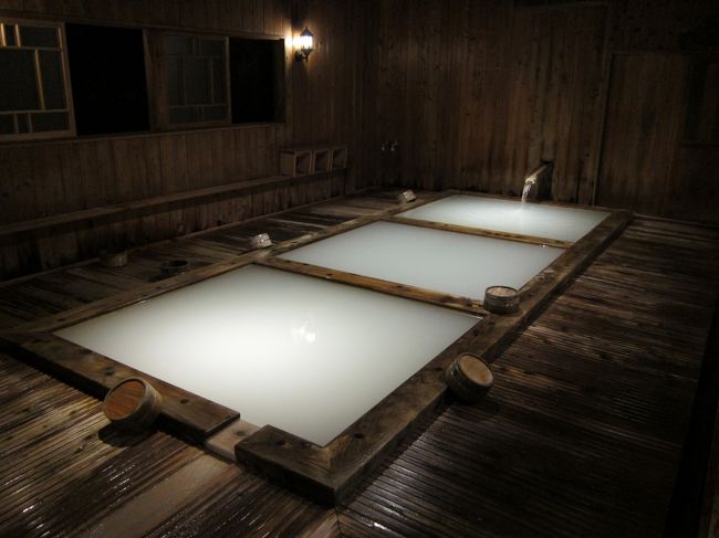 東北温泉巡りの旅もいよいよ最終目的地です。<br /><br />ゆっくり道の駅巡りをしながら、途中で米澤の美味しい<br />ラーメンをいただきながら福島入りしました。<br /><br />到着した温泉は福島県の野地温泉。<br />硫黄の乳白色のお湯が　ＳＯ　ＧＯＯＤ！<br />何度も乳白色の硫黄温泉を楽しみました。<br /><br />翌日は「大内宿」や「塔のへつり」に立ち寄りました。